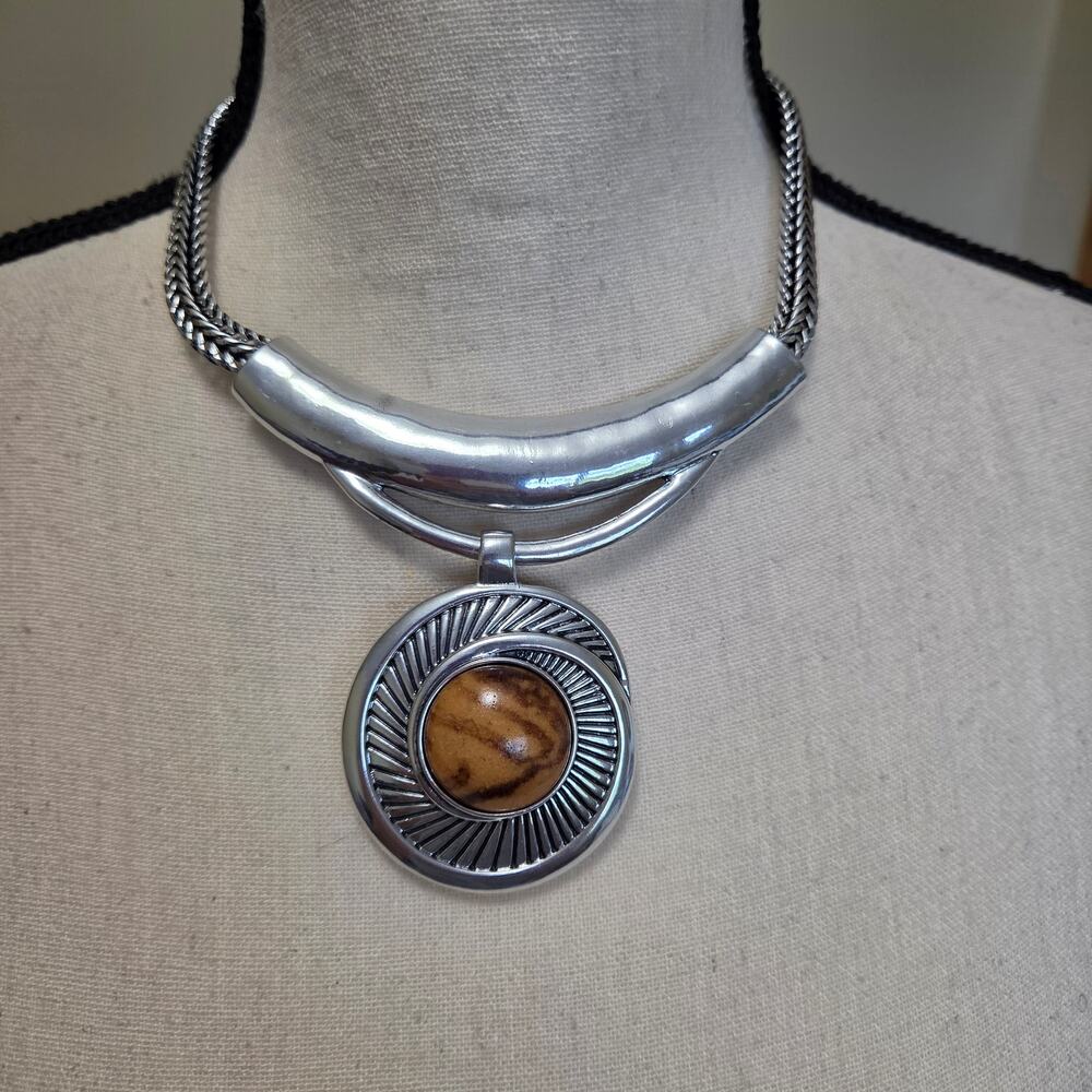 NWT Bayberry Road Silver Tone Choker Necklace Brown Stripe Center Stone